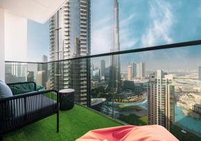 Luxury Apartment with Full Burj Khalifa and Downtown Views